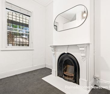 A refined 2 bed residence boasting character & prime location - Photo 2