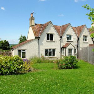 1 bedroom character property to rent - Photo 2