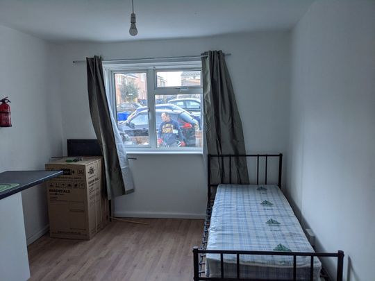 Studio Flat, Dobbin Close, HA3 - Photo 1