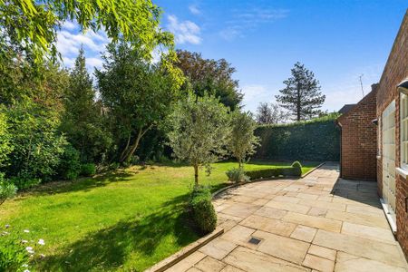 5 bedroom detached house to rent - Photo 2