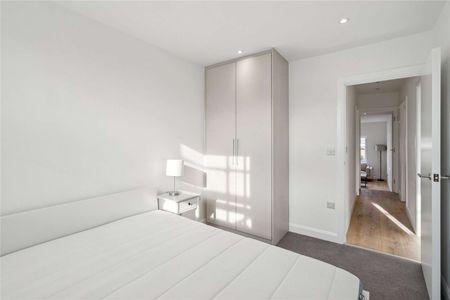 A modern two bedroom apartment located close to Clapham Junction. - Photo 2