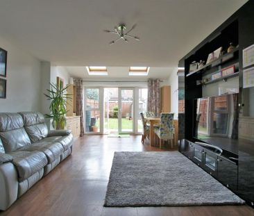 3 bedroom townhouse to rent - Photo 2