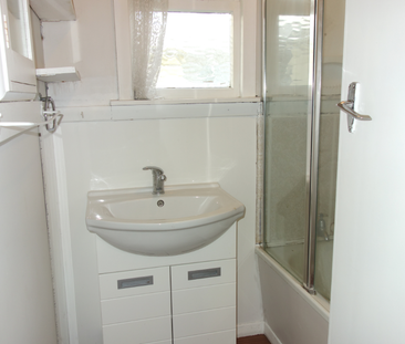 Comfortable 3-Bedroom Home – Lawns Included! - Photo 6 | Rentumo