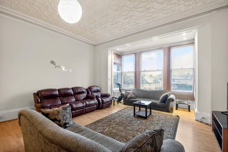 2 bedroom Flat To Let - Photo 2