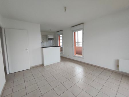 Location Appartement 2 pièces 38m² SAVIGNY LE TEMPLE 77176 - Photo 2