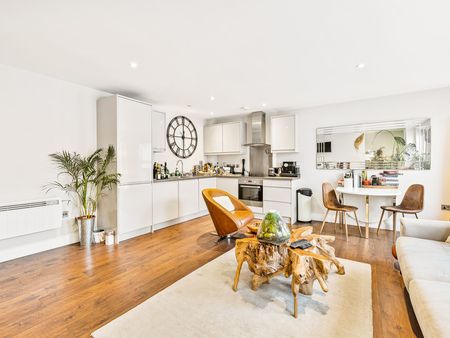 Ref: GF - London Road - Photo 3
