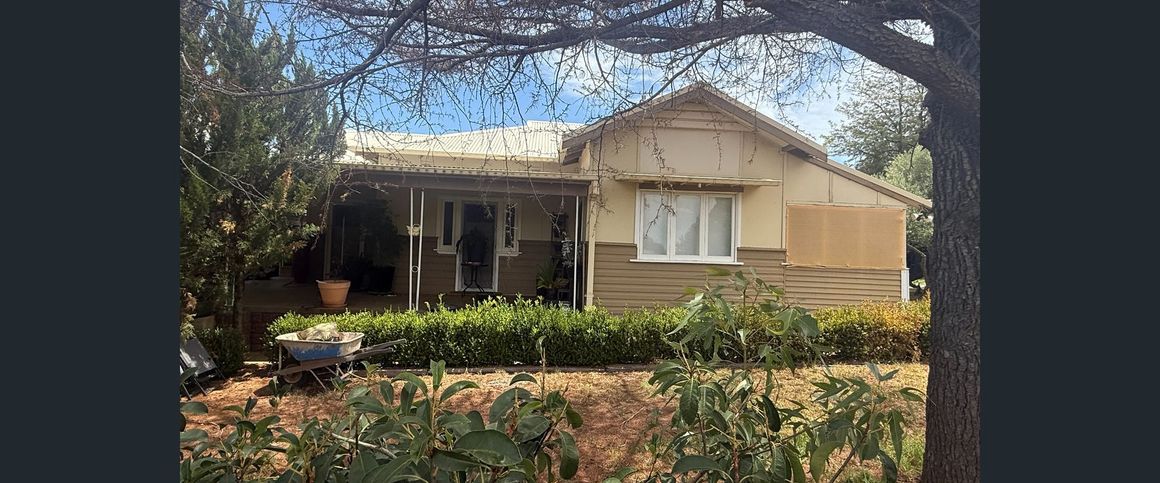 2 BEDROOM COTTAGE CLOSE TO CBD - Photo 1