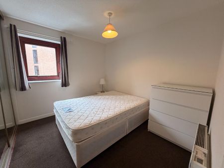 3 bedroom flat to rent - Photo 3