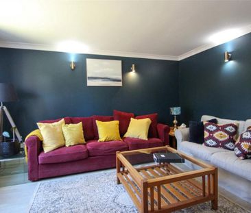 3 bedroom end of terrace house to rent - Photo 4