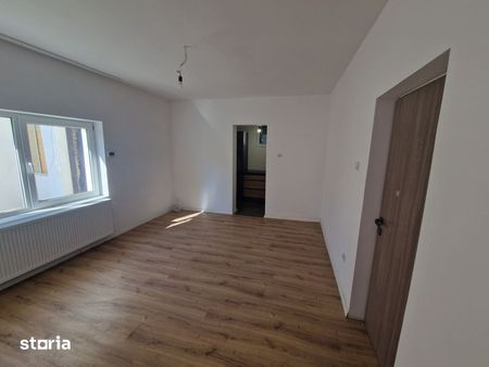 Inchiriez apartament de 110 mp in centrul orasului Sf Gheorghe - Photo 3