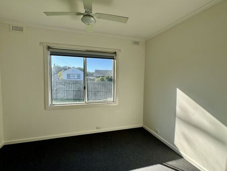Three Bedroom House - Photo 5