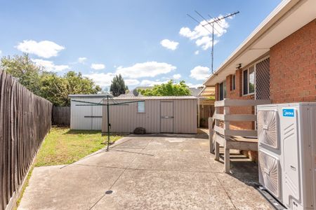 5 Bachli Close, Mill Park VIC 3082 - House For Rent | Domain - Photo 4