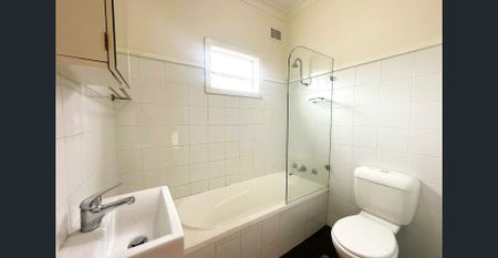 FREE RENT UNTIL CHRISTMAS 2025 - Charming Home Walk to Train Station & Public School - Photo 5