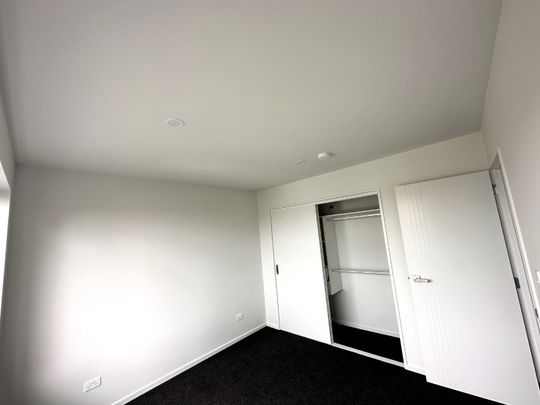 A Stylish Townhouse in Panmure - Photo 1