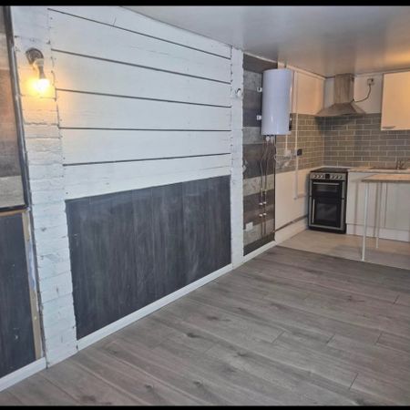 Studio Flat, Moat Lane, LU3 - Photo 3