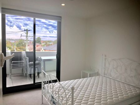 Fully Furnished Boutique Apartment - Photo 3