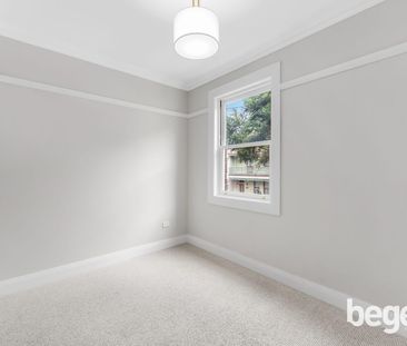 SUPERB ART DECO IN SECURE BOUTIQUE SETTING ONLY MOMENTS TO SHOPPING... - Photo 2