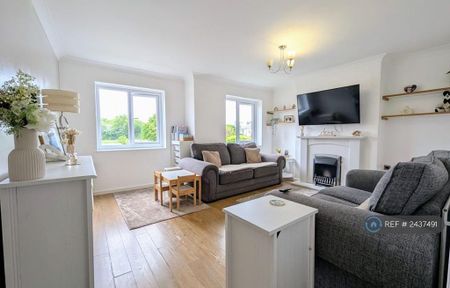 3 bedroom flat to rent - Photo 2