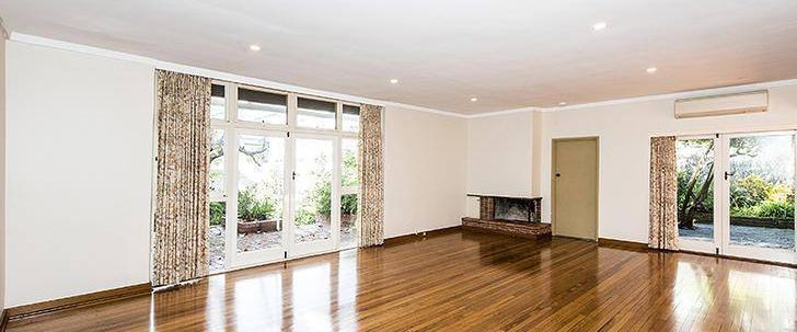 Unfurnished art deco home in lovely location - Photo 1