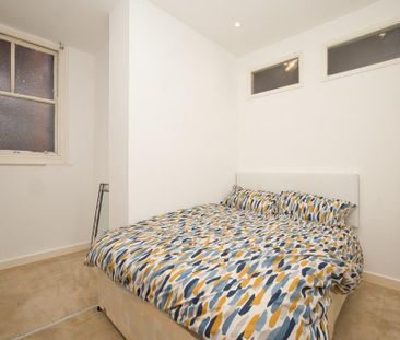 3 bedroom flat to rent - Photo 6