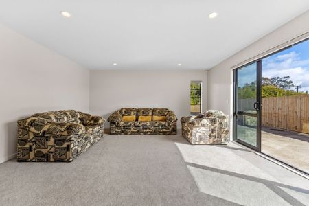 Mangere Bridge Modern Family Home - Photo 4