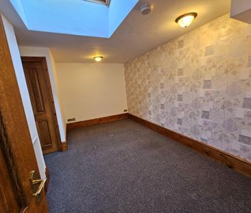 3 bedroom semi-detached house to rent - Photo 3