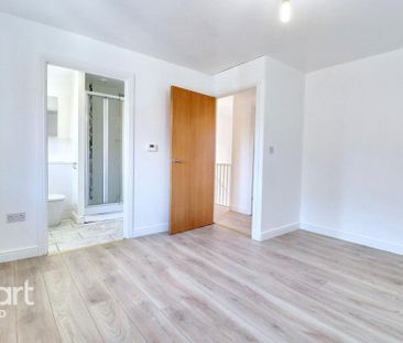 4 bedroom semi-detached house to rent - Photo 2