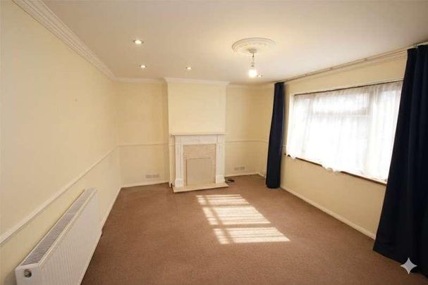 Thatches Grove, Romford, RM6 - Photo 1