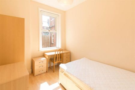 3 bedroom flat to rent - Photo 3