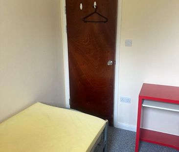 Room in a Shared House, Queens Road, E11 - Photo 3