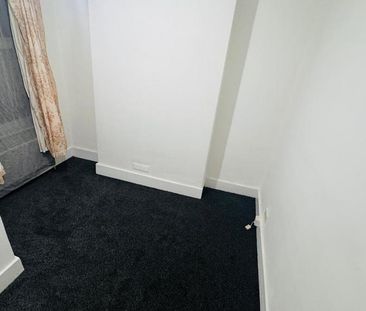 3 bedroom flat to rent - Photo 6