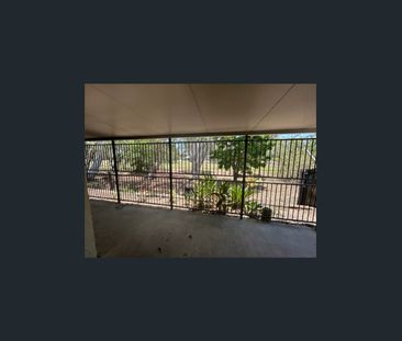 6/43 Surrey Street, Hyde Park, Qld 4812 - Photo 3