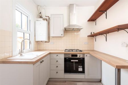 2 bedroom end of terrace house to rent - Photo 5