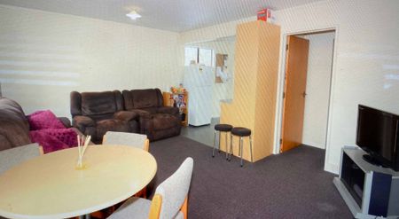 House close to university - Photo 4