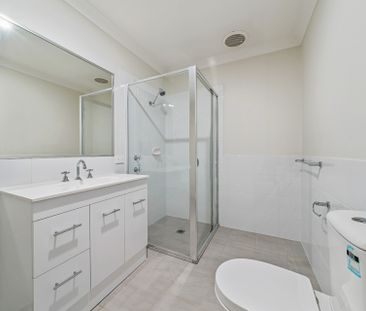 "MODERN AND LOW MAINTENANCE" - Photo 6