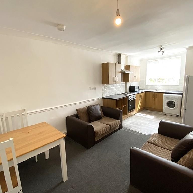 4 bedroom maisonette to rent - Photo 1