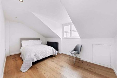 HMO approved. Offered Unfurnished and Furnished. A lovely three bed apartment on Gloucester Terrace, - Photo 2