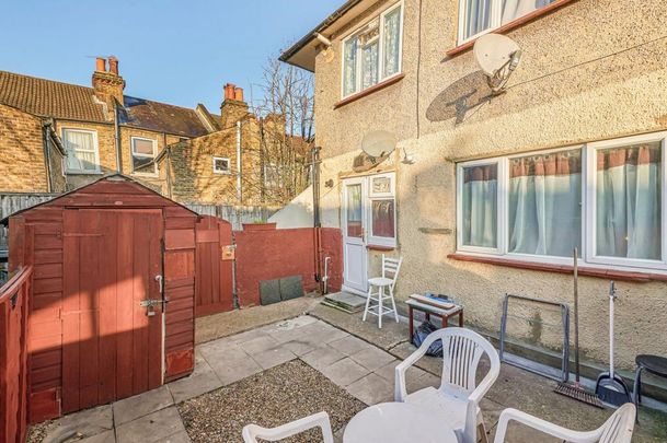 2 bedroom property to rent - Photo 1