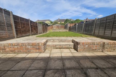 Whitburn Avenue - Photo 3