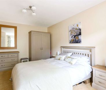 Delightful two bed/two bath ground floor apartment with allocated p... - Photo 3