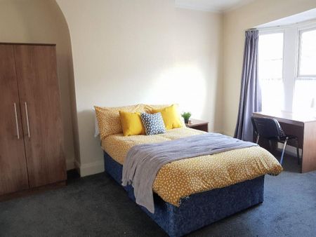 4 bedroom terraced house to rent - Photo 2
