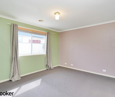 Family-Living in Dunlop - Photo 2