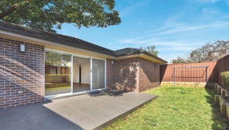 LARGE FAMILY HOUSE! - Photo 3