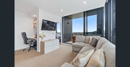 Secure, luxury apartment with features-PLUS an outstanding location - Photo 5