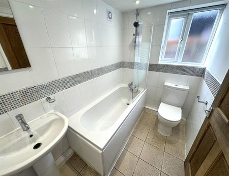 3 Bedroom Terraced To Let - Photo 5