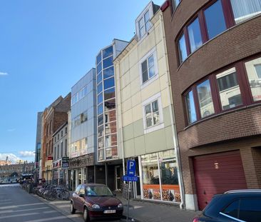 Ruim duplexappartement met 2 slaapkamers en volwaardig terras geleg... - Photo 2