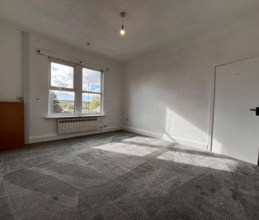 3 bedroom flat to rent - Photo 3