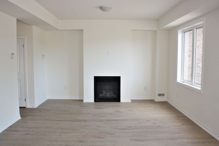 For Lease - 6 Hillcroft Way, Kawartha Lakes, Ontario - Photo 2