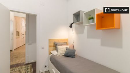 barcelona, Catalonia 08012 - Photo 5