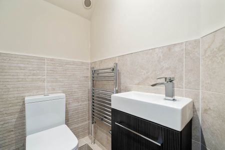 Price £1,695 pcm - Available Now - Unfurnished - Photo 2